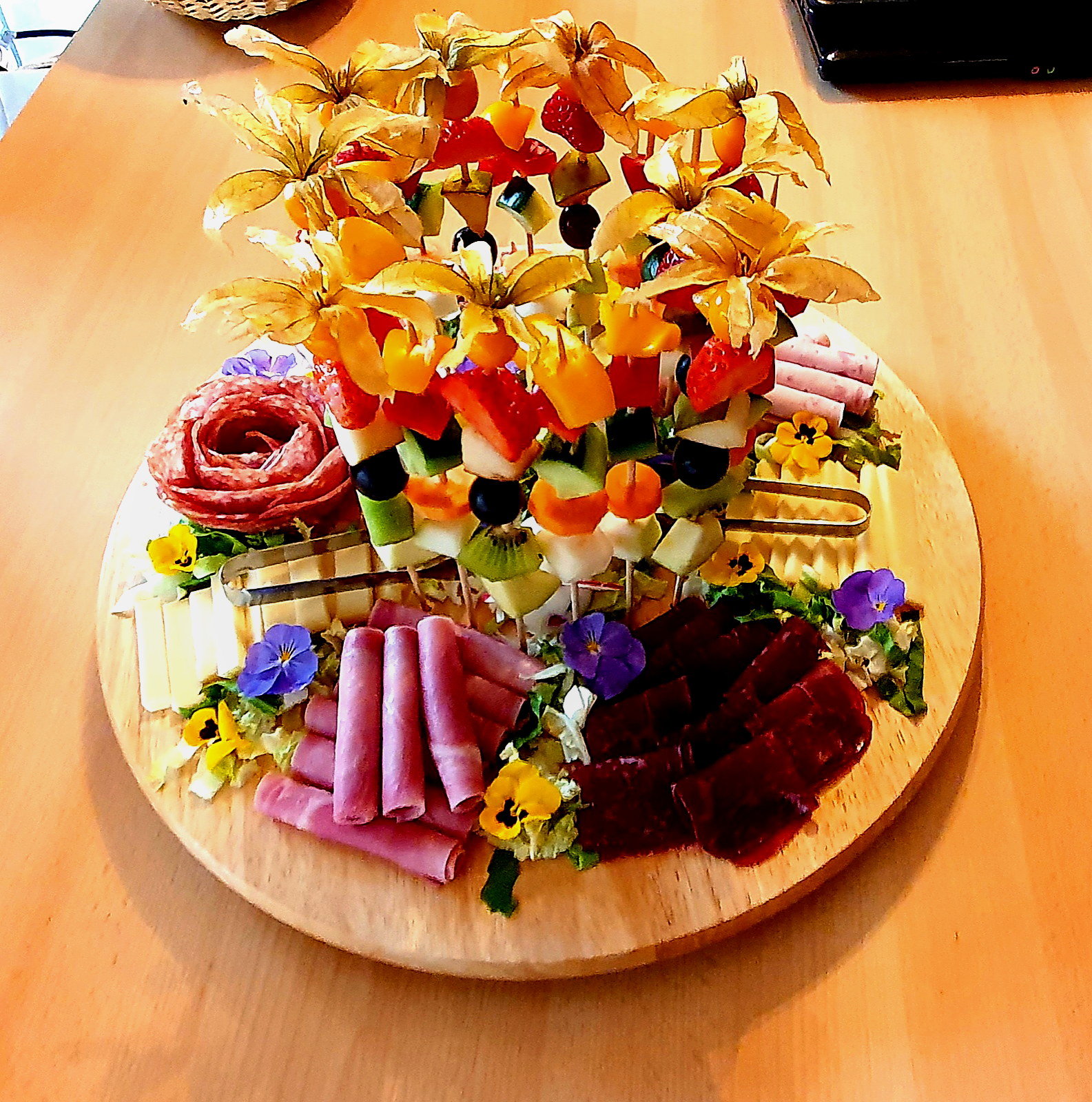 Apéro-Platte mit Bündnerfleisch und Aargauer Käse, hausgemacht von Andrea